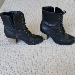 DIBA combat style round toe boots w flaw